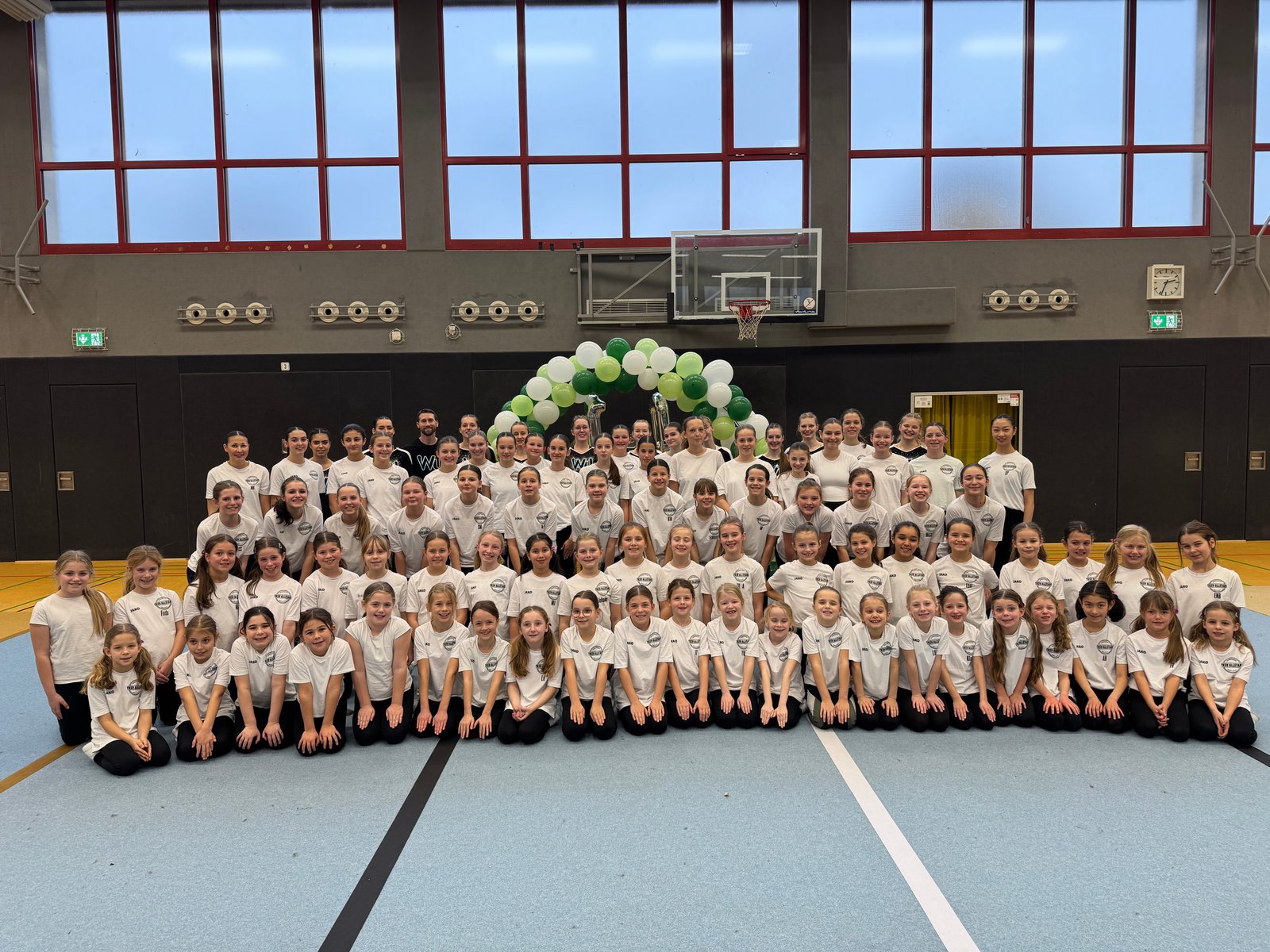 Die TKSV Allstars Familie in der Halle